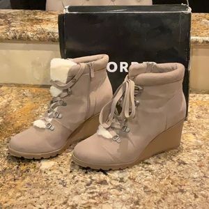 Women’s Size 10 WIDE WIDTH Taupe Sherpa Wedge Bootie